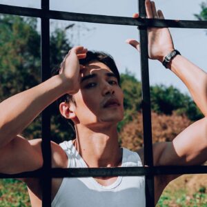 Manny Jacinto Instagram - theEMMAexperience
. 
she told me to go stand in some bushes, didn’t think it would come out like this lol. But seriously, inspired by how you look at the world through your lens. @theemmaexperience thank you.