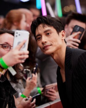 Manny Jacinto Instagram - London 🙌🙏🙌

📺: @officialacolyte 
👔: @ilariaurbinati x @dolcegabbana 
💇🏻‍♂️: @nadiaaltinbas x @noblechloe_j