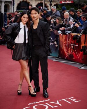 Manny Jacinto Instagram - London 🙌🙏🙌

📺: @officialacolyte 
👔: @ilariaurbinati x @dolcegabbana 
💇🏻‍♂️: @nadiaaltinbas x @noblechloe_j