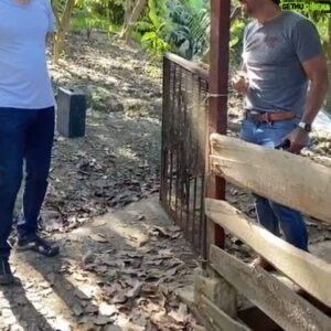 Manny Pérez Instagram - Behind The Scenes of @lasoga3vengeance 🔥🔥

El Jabalí - The Wild Boar & The Politico. 😜🫣🫣🤷‍♂️🤷‍♂️😂😂

WATCH IT NOW!!!
ON DEMAND & ALL STREAMING PLATFORMS
Specially: @appletv

YA DISPONIBLE: 
ON DEMAND Y TODAS LAS PLATAFORMAS DIGITALES Especialmente: @appletv

@freestyledigitalmedia @anarussell78 @manuelagm28 @carlos01ab 
#lasoga3vengeance #thriller #action #actionthriller #lasoga #actionmovie #actionfilm #newrelease #latinosinfilm #independentfilms #supportindiefilms #indiefilm #reaction #takeaction #actionsports #actions #actioncam
#lasoga3
#lasoga3venganza 
#cinedominicano
