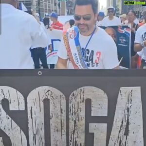 Manny Pérez Instagram - Celebrando el gran logro de  #lasoga3venganza @lasoga3vengeance  en el desfile de la parada Dominicana @natddp Más que agradecido con el apoyo y recibimiento de toda  mi gente!!! Muchísimas gracias 🙌
En los cines de RD: 19 de Octubre y en USA: Noviembre.

***Mañana sale el Teaser oficial.***

Celebrating the amazing support of my film @lasoga3vengeance during the Dominican Day Parade that took place yesterday at 6th Ave! Thank You all for your support. 🙌🙌🙏🙏
@caribbeancinemasrd @yb_relacionespublicas @anarussell78 @stacey.m.rod @josephrodrigueze @diegoasteffens @juancantolshow @eltiguerevacano @leonyactor @dominic_marina @nelvapf @lachicadeportes @rafael_vargas_71 @elianadlcc @wilson8urena @zumayacordero @analopezabreu #lasoga3 #lasoga3venganza #lasoga3vengeance