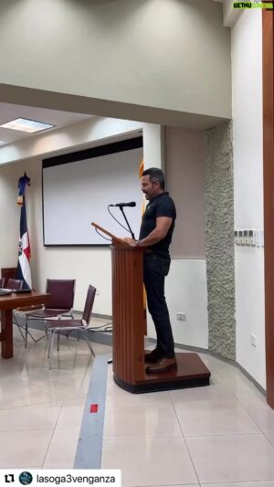 Manny Pérez Instagram - Gracias @aecspucmm @pucmm Fue un gran honor y placer. 🙌🙌🙌🙏🙏
#Repost @lasoga3venganza with @use.repost
・・・
@mannyperez1 de visita y compartiendo con #Estudiantes de #cine y #ComunicacionSocial de Universidad @pucmm @aecspucmm #SantiagoDelosCaballeros #lasoga3venganza #pucmm #cineindependiente #cinedominicano #jlg #mambo23
