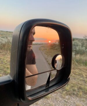 Manolo Cardona Instagram - Un Atardecer y una nariz!
Feliz día a tod@s 🤩
#itsawrap