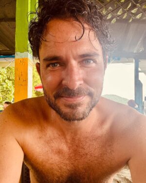 Manolo Cardona Instagram - Feliz año para tod@s!
Que sea un gran 2024 en todos los sentidos🙌🏼
Mucha paz, salud , risas , empatía , bondad , creatividad , conciencia , trabajo y todo lo bueno de la vida ❤️
Lluvia de bendiciones 💓
Feliz 2024 🤩