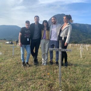Manolo Cardona Instagram - GRACIAS por todos los mensajes de cariño y apoyo a esta tercera y última temporada de Quien Mato a Sara ? 

Y con estas fotos me despido de esta familia que llevare en mi corazón por siempre.
También me despido de Alex y le agradezco todo lo que me dio, lo que vivimos , sufrimos, lloramos y todas las aventuras en esta maravillosa historia. 
A @elchascas por escribir un personaje e historia maravillosa.
A @pacoramosq y @stopello por invitarme a este proyecto que estará en mi alma y corazón por siempre.
A @perroazultv @urujuru @alexisfd por ser unos productores maravillosos y cobijarme siempre.
Pa las que sea bendita sea con ustedes hermanos.
A @lecheruiz por ser el mejor cómplice en esta aventura y mostrarnos el camino.
También a los otros directores que tuvimos ! Gracias 🙏🏼 
Gracias a toda la familia detrás de cámara en todos los departamentos que hizo posible esta historia.
Gracias a todo el cast ! Saben que estarán en mi corazón por siempre y cuentan conmigo para lo que necesiten hoy y siempre.
Gracias @netflix 
Gracias , Gracias , Gracias !
Nos vemos pronto en otra aventura ✨❤️
@caromirandaof @ginesgarciamillan @claudiaramirezof @alenones @eugenio_siller @leo_deluglio @ximenalamadrid @luisrobertoguzman @gadelagarza @marcotrevino @analuciado @matlechat @andresbaida @remolinateatroman @litzyoficial @polo_morin @lecheruiz @twicebern @ponchopineda @maulule @@urujuru @alexisfd @perroazultv @pacoramosq @stopello @elchascas @netflix @netflixlat @jessicaldrello @castingbytv 
✨🙌🏼🙏🏼🤩❤️