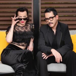 Manolo Caro Instagram - ¡Lovely Debi! En FIESTA EN LA MADRIGUERA la novela el personaje de @debimazar es hombre, al desarrollar la adaptación algo nos pedía volverlo mujer y al acordar esto sabía que Debi era la indicada. El resto es historia y la pueden ver en Netflix. 

Gracias por esta portada @panoramadelheraldo 
Por @ailedd_om
Foto @irving_reyes, @bryan__storm y @lasfotosdelobo para @colmillofilms
Maquillaje y peinado @leonelmakeup para @fentybeauty y @hottoolslatam 
Styling @sir.styling
Locación @kimptonvirgiliopolanco

@coloursmexico @julceesca