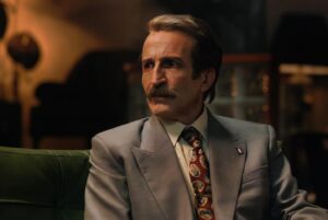 Manolo Caro Instagram - Hoy despertamos #1 en México, gracias a todos los que han visto nuestra FIESTA EN LA MADRIGUERA en Netflix y en cines. Gracias @pacoramosq por creer en mis locuras y a todo el equipo de @netflixlat que se han rifado en el lanzamiento 🖤 ¡No se la pierdan!