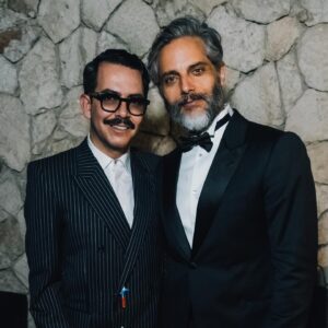 Manolo Caro Instagram - Feliz encuentro con colegas y amigos, larga vida @premios_platino ojalá pronto nos volvamos a encontrar.
¡Viva el cine y series iberoamericanas!

Stylist @alexturrion_ 
@louisvuitton @carlotabarrera
