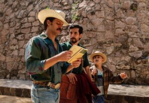 Manolo Caro Instagram - Recuerdos de la madriguera. ¿Quién ya la vio? FIESTA EN LA MADRIGUERA ya disponible en @netflix 👑🦛🪖