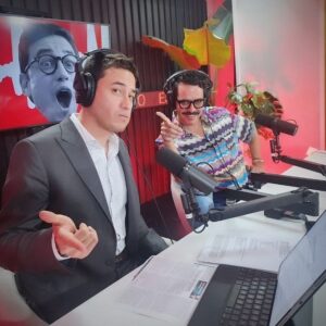 Manolo Caro Instagram - No estan todos los que son pero quiero aprovechar para agradecer a toda la prensa, medios y amigos que nos han recibido para hablarles de nuestra FIESTA EN LA MADRIGUERA. Mañana estrenamos en Netflix. ¡Gracias! 

Prensa @coloursmexico 
@julceesca
