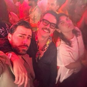 Manolo Caro Instagram - Feliz encuentro con colegas y amigos, larga vida @premios_platino ojalá pronto nos volvamos a encontrar.
¡Viva el cine y series iberoamericanas!

Stylist @alexturrion_ 
@louisvuitton @carlotabarrera