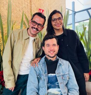 Manolo Caro Instagram - Oficialmente estamos preparando mi primera serie en ingles. Gracias Onyx / Disney Entertainment Television por su confianza, nos vemos pronto en Hulu, Star  y Disney . @woofilmstv