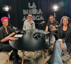 Manolo Caro Instagram - No estan todos los que son pero quiero aprovechar para agradecer a toda la prensa, medios y amigos que nos han recibido para hablarles de nuestra FIESTA EN LA MADRIGUERA. Mañana estrenamos en Netflix. ¡Gracias! 

Prensa @coloursmexico 
@julceesca