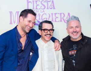 Manolo Caro Instagram - Un estreno muy especial, feliz de estar en méxico para presentar  nuestra “Fiesta en la Madriguera”. Este 1 de mayo estará en todo el mundo vía Netflix, en verdad no dejen de verla. 

Look @dior 
Stylist @alexturrion_ 
Grooming @davosthebane