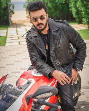 Manoranjan Ravichandran Instagram - Hello! 

Pic credit: @karthiksrinivasan007 @priyaaraaj3