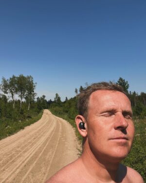 Måns Möller Instagram - Försöker skruva ner tempot i livet. Det går sådär!