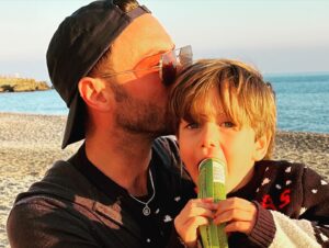 Måns Zelmerlöw Instagram - Merry Christmas Everybody!!!