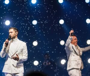 Måns Zelmerlöw Instagram - Tack Halmstad, Malmö och Växjö för tre MAGNIFIKA gig!! Vi har så galet kul både på och av scenen! Tack alla ni som kommer till Tomten & Bocken och vill leka med oss! Vilka är era favoritnummer?