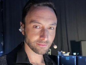 Måns Zelmerlöw Instagram - A very hectic but fun couple of days in Swe hosting @idrottsgalan with the phenomenal @carolinakluft and more episodes of @maskedsingersverige . Thank you for all your kind words about Monday night, we had so much fun!