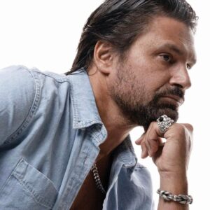 Manu Bennett Instagram - Thank you @mariakorinthiou for the article in @artmemagazine #acting #art #me #artme