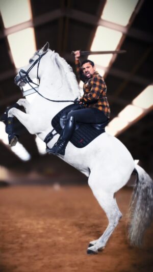 Manu Bennett Instagram - Horse Stunts. If you don't want to end up beneath 600kg you need to have trust in the horse & trainer. Whether learning to ride or hiring horses for work in film, TV or advertising @any_dale has an incredible stable of horses. Never felt more comfortable in the saddle. Big thanks to Arjen & the team! Also @hollywood_masters for organizing. #spartacus #crixus #shallwebegin