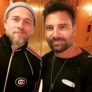 Manu Bennett Instagram - Met this awesome guy preparing for the big weekend @fanxsaltlake #sonsofanarchy #saltlakecity #utah