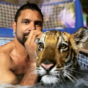 Manu Bennett Instagram - Bucket list: Swimming with a TIGER! Much thanks @realsultankhoory 🐅 #tiger #spapool #thedubaifarm