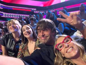 Manu Guix Instagram - Aquí estamos READYS y un poco nervios@s!!!!!!!!! Todo listo para la #OTGala1!!! #ohseñornopermitasquelacaguemos @operaciontriunfo @primevideoes