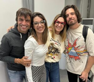 Manu Guix Instagram - Hay reencuentros que me hacen enormemente feliz. Como el de hoy. Veros siempre es bien ❤️ @anaguerramusic @roimendez @operaciontriunfo @primevideoes #OTDirecto3F