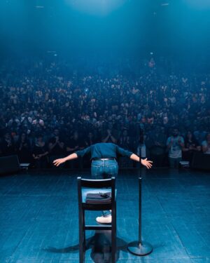 Manu Payet Instagram - Merci Toulouse, vous avez été extraordinaires pour clôturer une semaine à guichets fermés ! 🙏🏻

Rendez-vous mercredi à Tours, jeudi à Yvetot [complet] et vendredi à Saint-Grégoire [complet] !

🎟️ Dernières places #Emmanuel2 disponibles sur la billetterie : lien en bio
