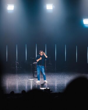 Manu Payet Instagram - Merci Toulouse, vous avez été extraordinaires pour clôturer une semaine à guichets fermés ! 🙏🏻

Rendez-vous mercredi à Tours, jeudi à Yvetot [complet] et vendredi à Saint-Grégoire [complet] !

🎟️ Dernières places #Emmanuel2 disponibles sur la billetterie : lien en bio