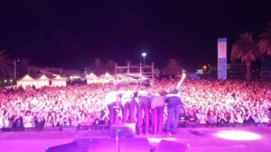 Manuel Agnelli Instagram - Ieri a Pescara concerto sensazionale e altro bagno di folla dopo quello di Orbetello. Siete stati fantastici! Questo tour non doveva avere un senso ma glielo state dando voi. Eccome se glielo state dando...! 🖤 Grazie, ci si vede a Reggio Emilia il 22 agosto e poi a Campobasso il 25!

➡️ Date complete del tour nelle solite storie in evidenza