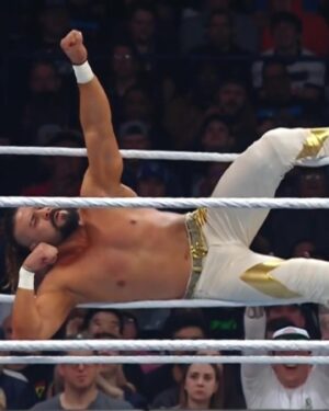 Manuel Alfonso Andrade Oropeza Instagram - Thank you Chicago 
Thank you WWE Universe 👊🏼👊🏼👊🏼

 
#andradeelidolo #wwe