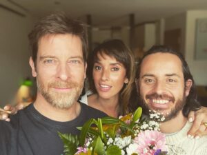 Manuel Baqueiro Instagram - Feliz San Valentín del Trío Calavera!!! Nos vemos pronto en los escenarios con @una_semana_nada_mas dirigidos por la gran @rakkiperez !!! #teatro #ontour