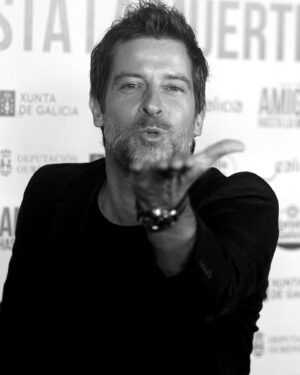 Manuel Baqueiro Instagram - Besos. Muchos besos y menos tensión. A quererse.