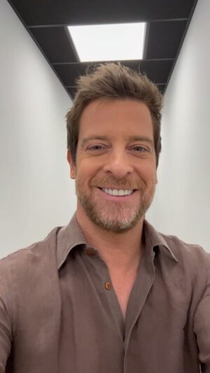 Manuel Baqueiro Instagram - Fans de #AmarEsParaSiempre! 🌟 ¿Qué le dirías a los actores de la serie? Deja tu mensaje de despedida con el hashtag #DespedidaAmar. 📺💕 ¡Vamos a llenar las redes! 🚀👏