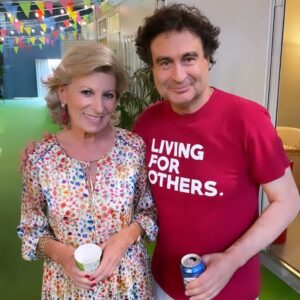 Manuel Baqueiro Instagram - Este crack que aparece con el bellezón de mi madre en esta foto, don @pepe_rodriguezrey cumple hoy años, y no puedo estar más orgulloso de haberlo conocido y haber podido cocinar para él en esa maravilla llamada @masterchef_es . Felicidades pepiño, se te admira y se te quiere!!! #peperodriguezrey #masterchef