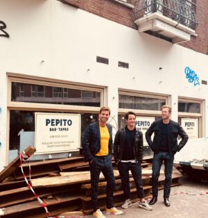Manuel Broekman Instagram - De tapas bar “PEPITO” in Amsterdam is in de maak.
Ik ga mn eerste Spaanse avontuur aan met mn carlitos @tijnverstappen @matthieujansen Dansend & zingend zullen wij de lekkerste tapas uit gaan serveren. Stay tuned&follow @pepitoamsterdam