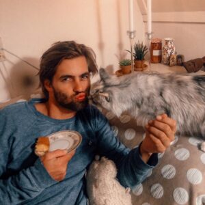 Manuel Broekman Instagram - De cake is niet voor de poes!! #sunday