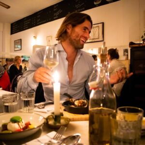Manuel Broekman Instagram - Mensen, ik ben echt een Italië liefhebber. Het eten, de mensen, de stijl - bellisimo❤️ In de Herenstraat in Amsterdam is sinds gister @linguinitrattoria open en het is me een feest! Heb je tijd en zin om lekker op zijn echt Italiaans te tafelen, dit is de plek waar je moet zijn. En, grote kans dat je mij daar tegenkomt want ik heb permanent een tafel gereserveerd 😂 Happy Monday all! #restaurant #amsterdam #linguinitrattoria
