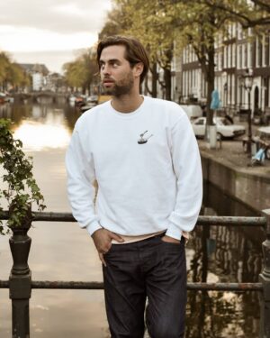 Manuel Broekman Instagram - Normaal gesproken op donderdag lekker shoppen en de stad in 🍝 nu halen we die @linguinitrattoria vibe gewoon naar je thuis! Die truien gaan als een gek mensen, dus als je er nog geen hebt moet je rapido zijn 🤓 de link staat nog even in mijn bio... spreek ook al een aardig woordje Italiaans ineens ;-) CIAO BELLA'S EN BELLO'S! 🌹