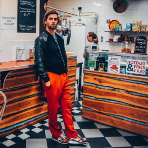 Manuel Broekman Instagram - Van fotoshoot naar joggingbroek 👻