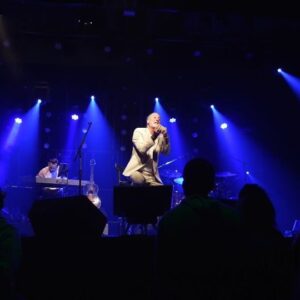 Manuel Wirzt Instagram - ¡GRACIAS! Hermosas funciones en @latrastiendaoficial que me llenaron de amor.

Gracias a cada uno de los que estuvieron conmigo disfrutando cada momento de esta noche.

📽️ ¡Gracias @djavupr por el registro y edición de video! 

Al increíble equipo que siempre hace que todo funcione:

🎸 @sergioperezguitar 
🎹 @diegoortells 
🥁 @silvio_ottolini 
🎸 @juanmsaldiasbass 
🎹 @marcelonunezok

Luces: @diegoquilici 
Sonido: Alejandro Monteros
Monitores: Cesar Clementino
Stage: Chicho y Santiago 

Fotos: @rociocoelho.fotografia

Producción general: @albertolucasprod 
Asistente de producción: @carlafrancolino 

A la mejor música invitada de mi vida: @mora.wirzt

Y gracias a Dios por sobre todas las cosas! ❤️