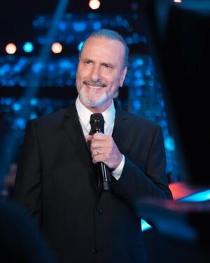 Manuel Wirzt Instagram - ¡Nueva temporada de Canta Conmigo Ahora en @eltrecetv! Y me pone muy feliz contarles que esta vez seré el conductor 😁.
¡Desde este martes a las 18.30hs! 🥳

Un programa repleto de emociones que premia el talento y le permite a cientos de artistas expresarse en un escenario 🫶

Gracias por la confianza @marcelotinelli, @elchatoprada, @hoppefede, @lafliaok y @eltrecetv 

Vamos con todo!

¡Felices pascuas! ❤️