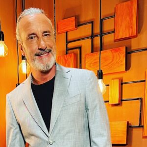 Manuel Wirzt Instagram - Que tengan un feliz 2023 y que Dios los bendiga a todos!!!❤️

Nos vemos en la 
Tercera temporada de 
@cantaconmigoar 
@eltrecetv