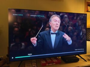 Manuela Couto Instagram - Um maestro a dirigir uma orquestra. Perfeição . Claudio Abbado , maestro genial ! @filminportugal