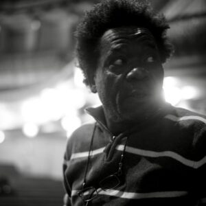 Manuela Couto Instagram - É assim que estamos. No espaço da memória, da dor, da alegria, do risco, do medo, da dúvida, da alma . O Teatro. Com estas pessoas de excepção . O @renato_o_godinho não aparece, pq foi ele quem registou os momentos! Eu estou num dos melhores sítios onde já estive , em toda a minha vida. Obrigada, amigos e amigas ! @alvarosantoscorreia @cuchacarvalheiro @oficialfernandoluis @faleiro.sandra @renato_o_godinho @alberto_magassela @bennyapereira @brunosoaresnogueira @teatrodatrindade . Estreamos dia 29!!!