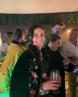 Manuela Couto Instagram - E foi assim …. Gosto tanto destas pessoas maravilhosas! @sptelevisao , @sicnovelasoficial , meus companheiros e companheiras ! ♥️ @teresamiguelamaral_agency