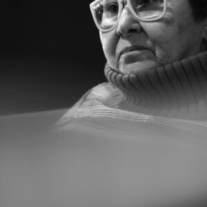 Manuela Couto Instagram - É assim que estamos. No espaço da memória, da dor, da alegria, do risco, do medo, da dúvida, da alma . O Teatro. Com estas pessoas de excepção . O @renato_o_godinho não aparece, pq foi ele quem registou os momentos! Eu estou num dos melhores sítios onde já estive , em toda a minha vida. Obrigada, amigos e amigas ! @alvarosantoscorreia @cuchacarvalheiro @oficialfernandoluis @faleiro.sandra @renato_o_godinho @alberto_magassela @bennyapereira @brunosoaresnogueira @teatrodatrindade . Estreamos dia 29!!!