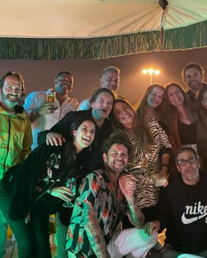 Manuela Couto Instagram - E foi assim …. Gosto tanto destas pessoas maravilhosas! @sptelevisao , @sicnovelasoficial , meus companheiros e companheiras ! ♥️ @teresamiguelamaral_agency
